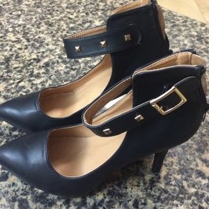 New without tag black shoes